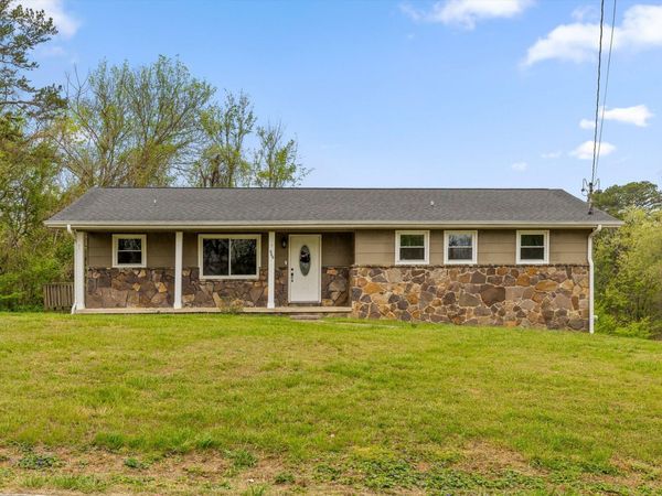 946 Hickory Avenue , Hixson, TN 37343
