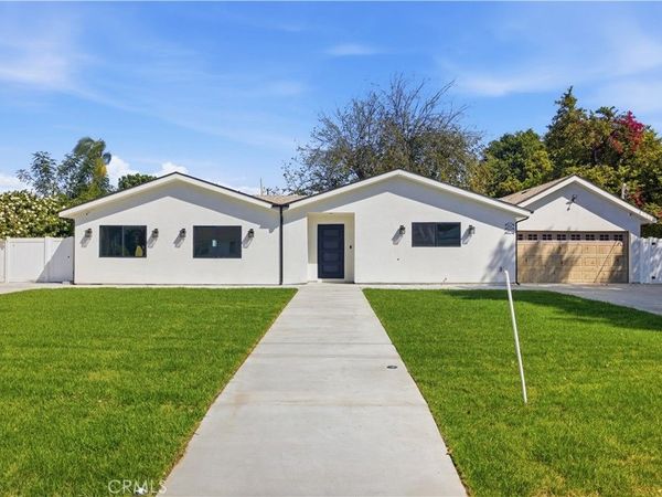 8542 De Celis Pl, North Hills, CA 91343