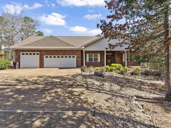 42 Lindura Way, Hot Springs Village, AR 71909