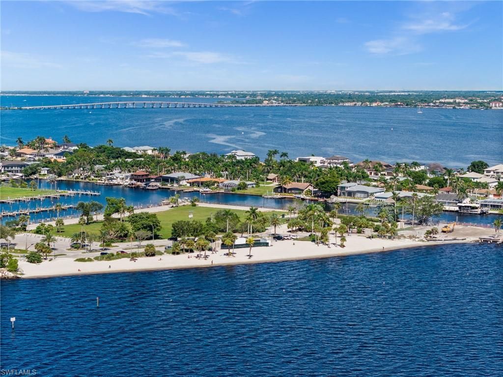 1020 Dolphin Dr, Cape Coral, FL 33904 Photo