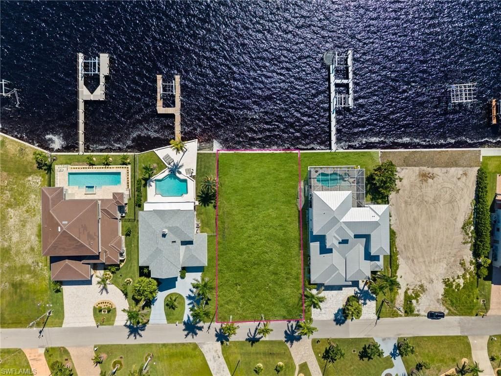 1020 Dolphin Dr, Cape Coral, FL 33904 Photo