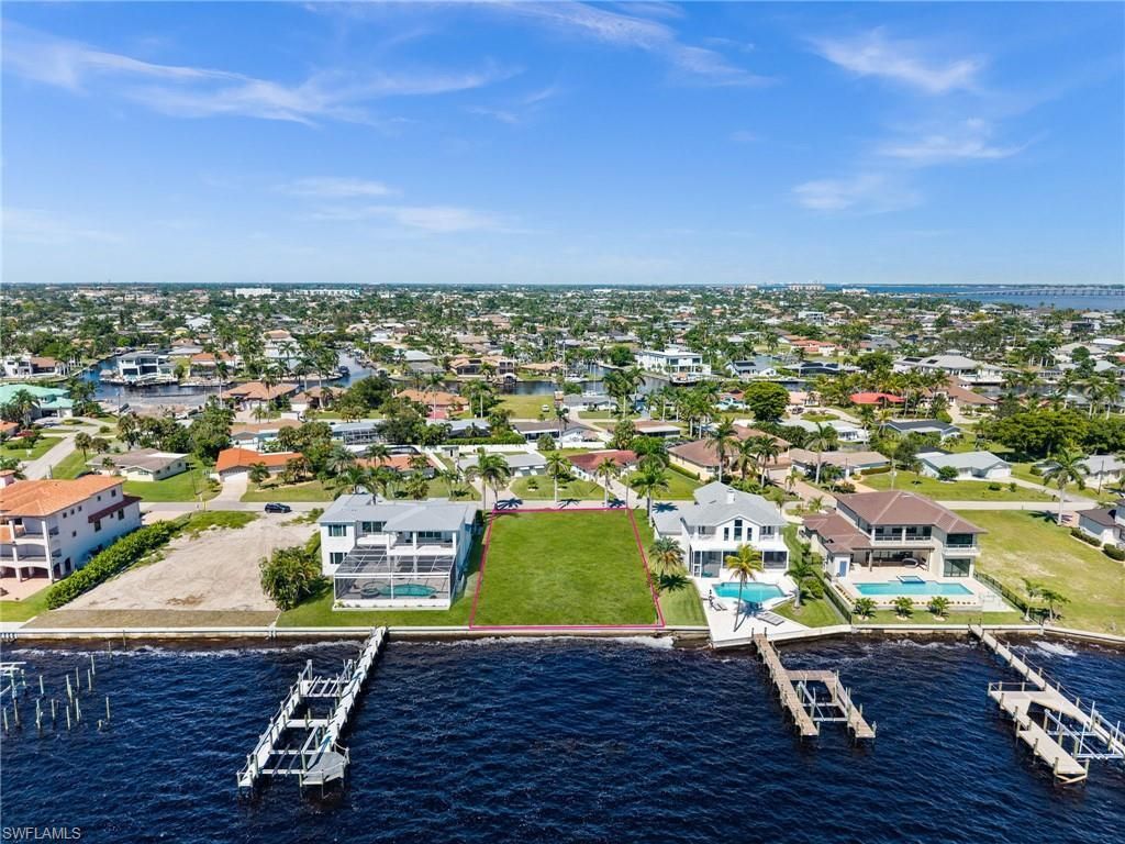 1020 Dolphin Dr, Cape Coral, FL 33904 Photo