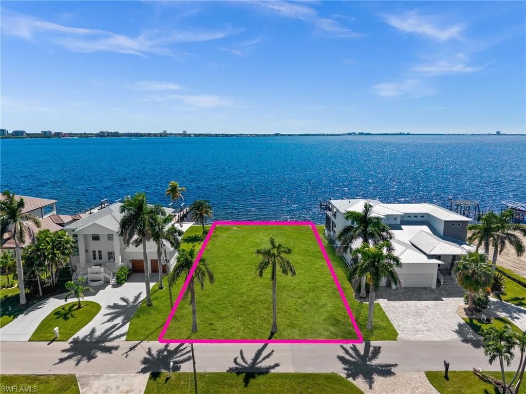 1020 Dolphin Dr, Cape Coral, FL 33904 Photo