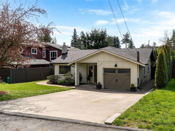 733 Miller Ave , Saanich, BC V8Z 3C9