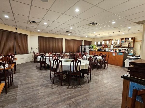 1515 Cook St, Victoria, BC V8T 5E5