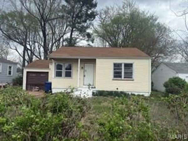 737 Charbonier Road , Florissant, MO 63031