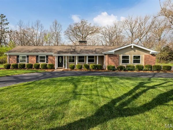 27 Chesterton Lane, Chesterfield, MO 63017