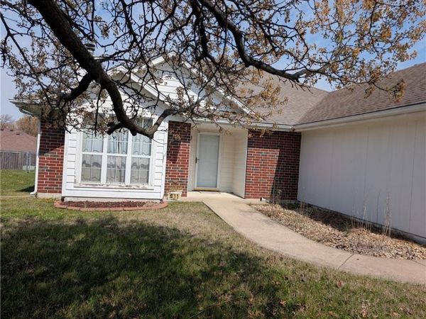 1011 Bedford Drive, Warrensburg, MO 64093