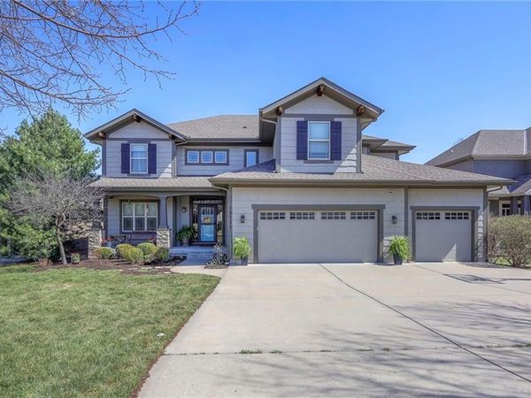 10711 S Appleridge Lane, Olathe, KS 66061