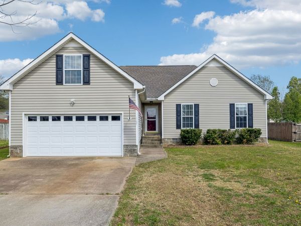 1197 Snoopy Dr, Clarksville, TN 37040