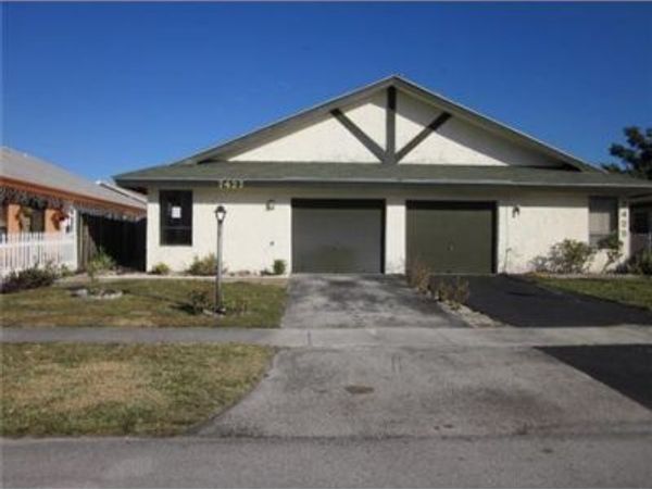 7427 SW 13th Street, North Lauderdale, FL 33068