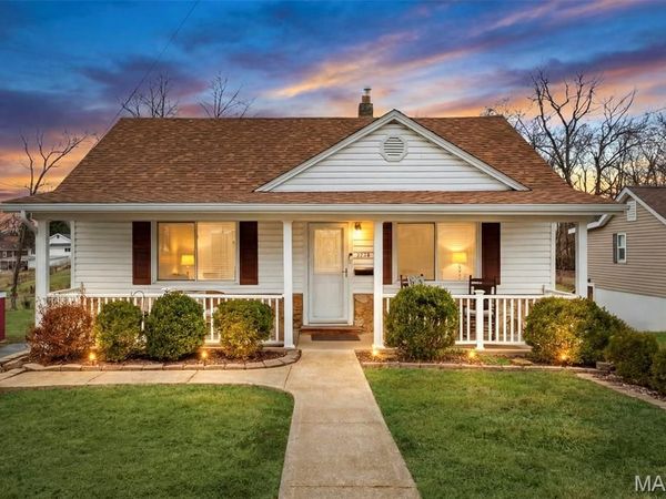 2233 Hood Avenue , Overland, MO 63114