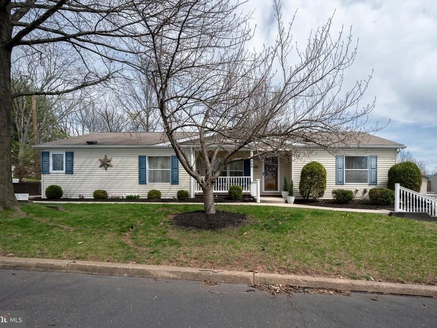 325 Hidden Springs Drive , Souderton, PA 18964 Main Photo