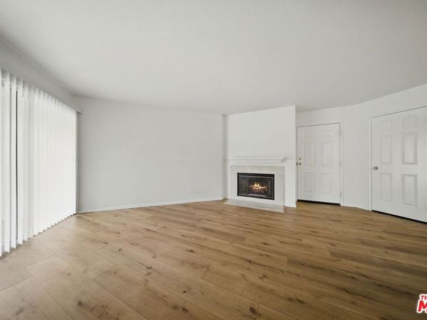 5744 Oak Bend Lane, Unit 306, Oak Park, CA 91377