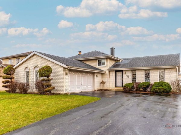 1124 N Anvil Court, Addison, IL 60101