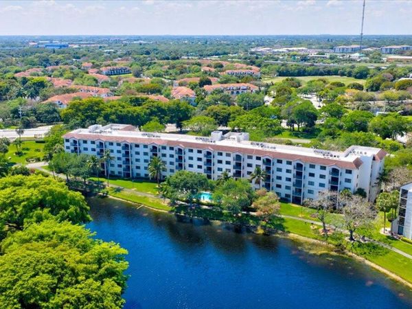 2105 Lavers Circle, Unit 212, Delray Beach, FL 33444