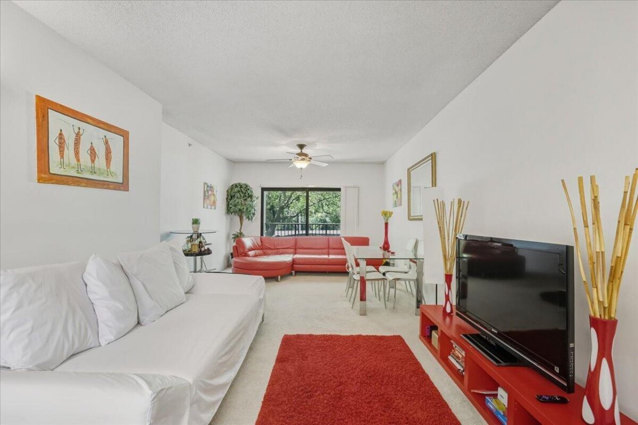 2105 Lavers Circle, Unit 212, Delray Beach, FL 33444 Photo