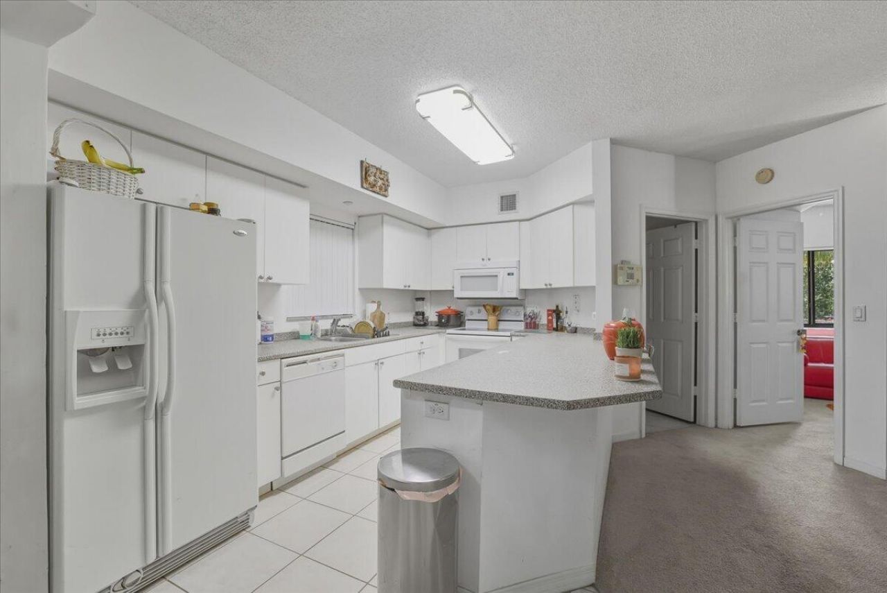 2105 Lavers Circle, Unit 212, Delray Beach, FL 33444 Photo