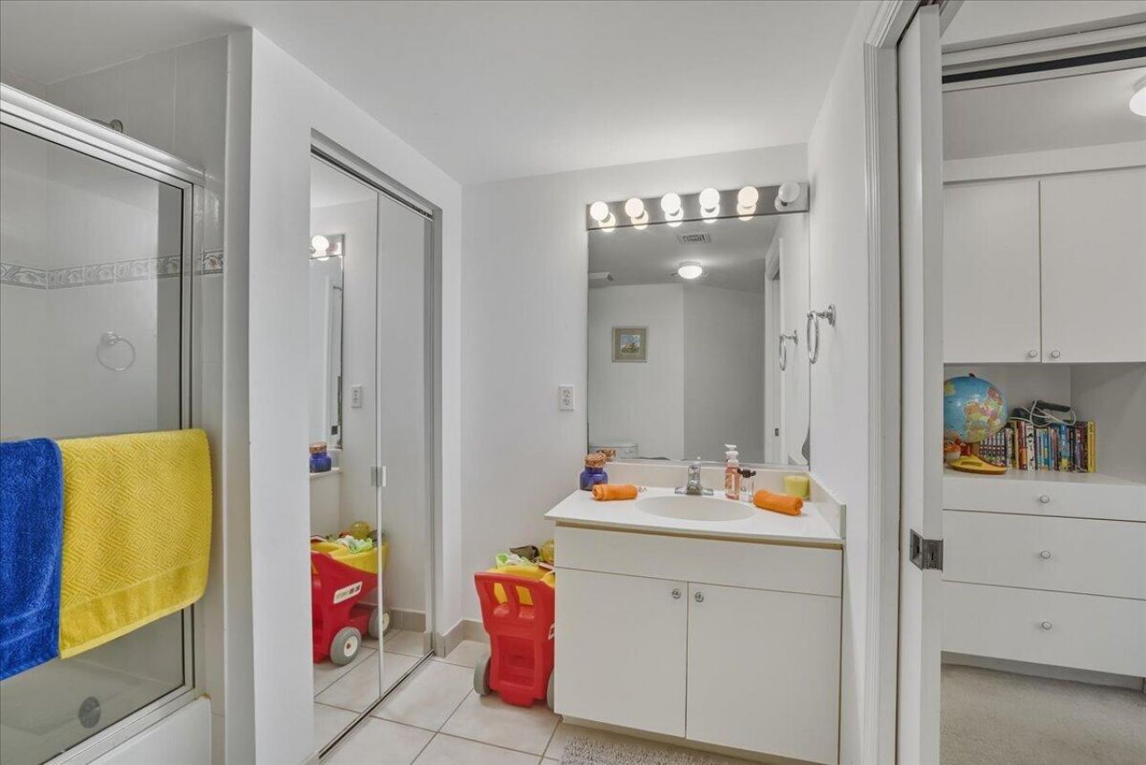 2105 Lavers Circle, Unit 212, Delray Beach, FL 33444 Photo