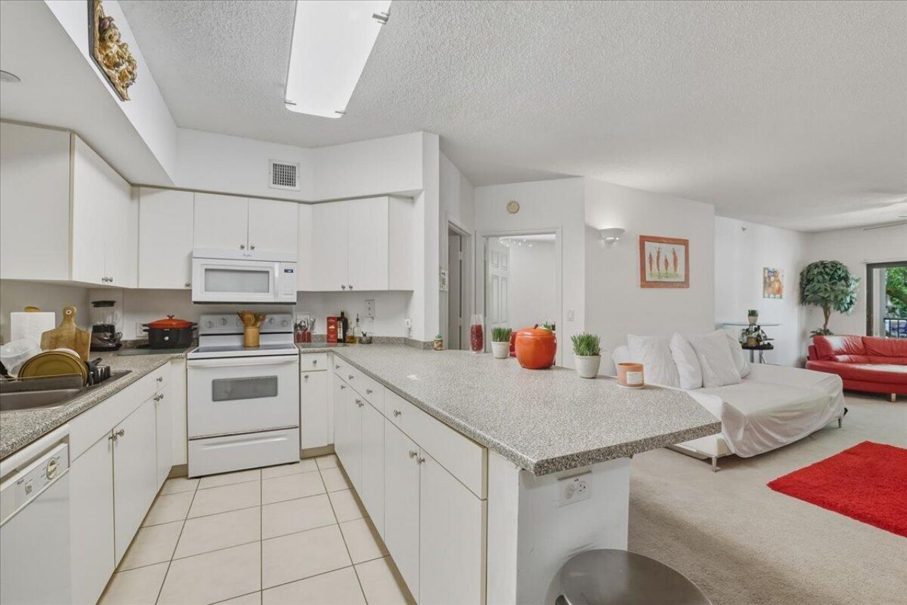 2105 Lavers Circle, Unit 212, Delray Beach, FL 33444 Photo