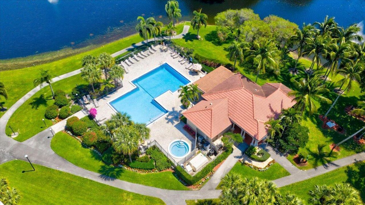 2105 Lavers Circle, Unit 212, Delray Beach, FL 33444 Photo