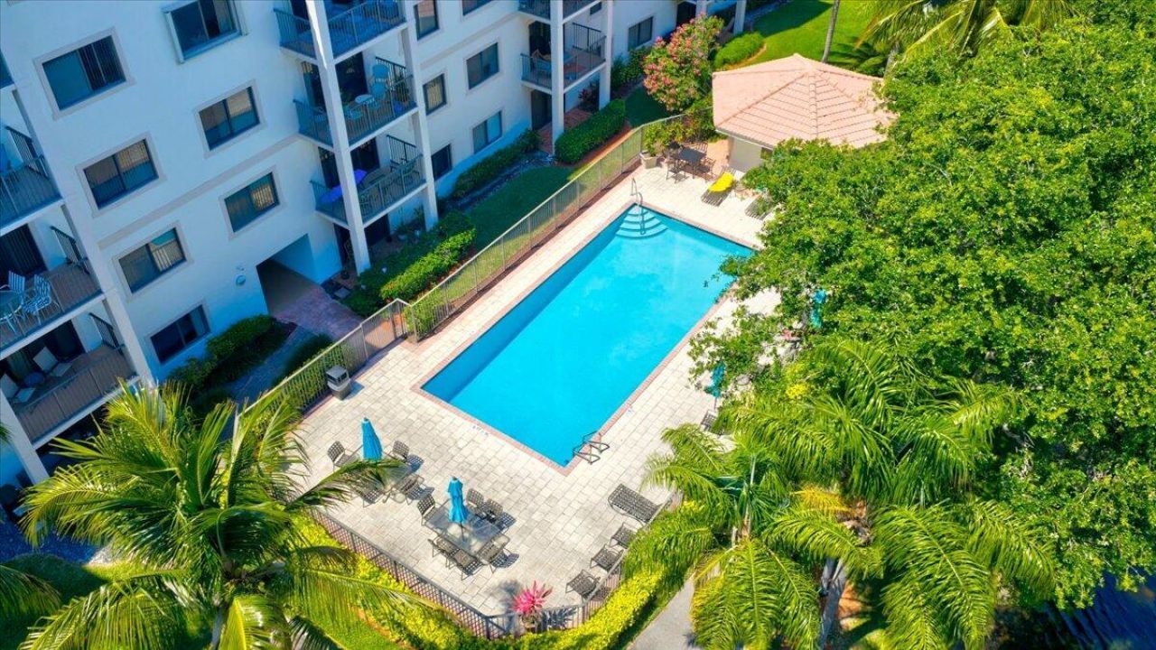 2105 Lavers Circle, Unit 212, Delray Beach, FL 33444 Photo