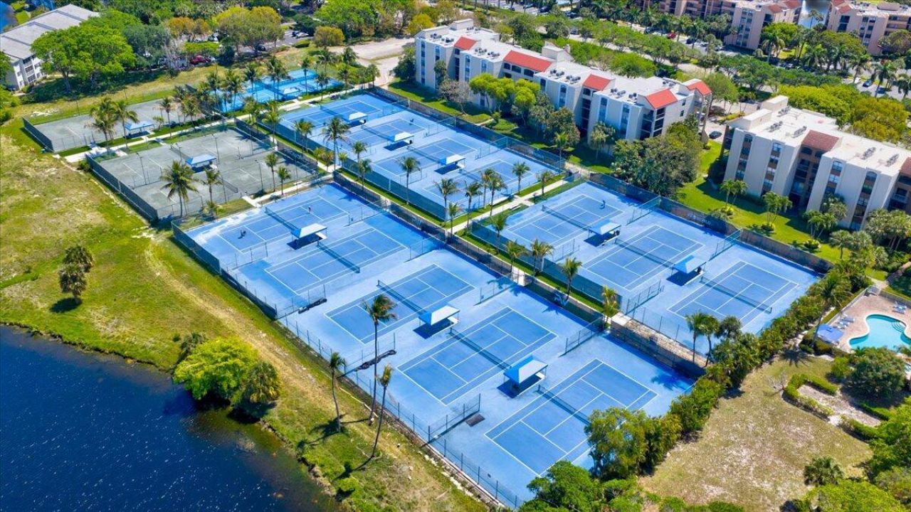 2105 Lavers Circle, Unit 212, Delray Beach, FL 33444 Photo