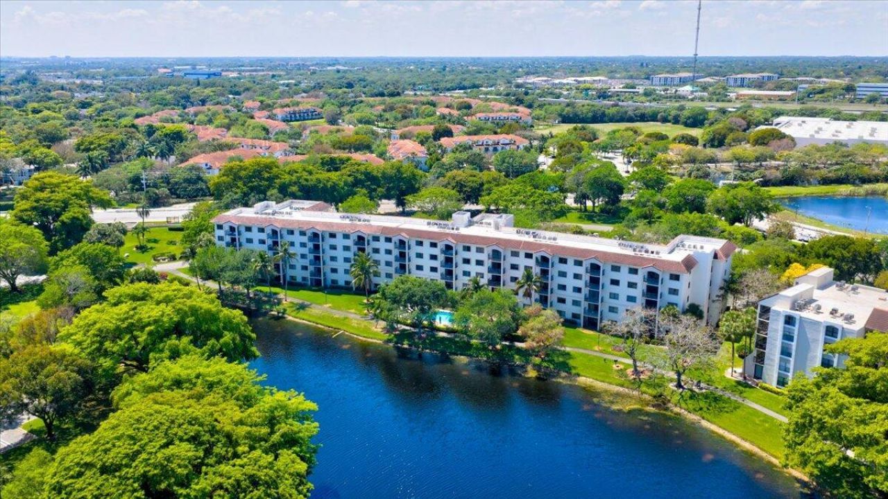 2105 Lavers Circle, Unit 212, Delray Beach, FL 33444 Photo