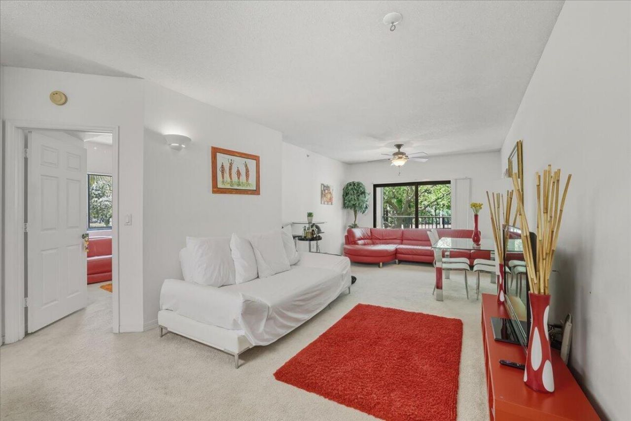 2105 Lavers Circle, Unit 212, Delray Beach, FL 33444 Photo