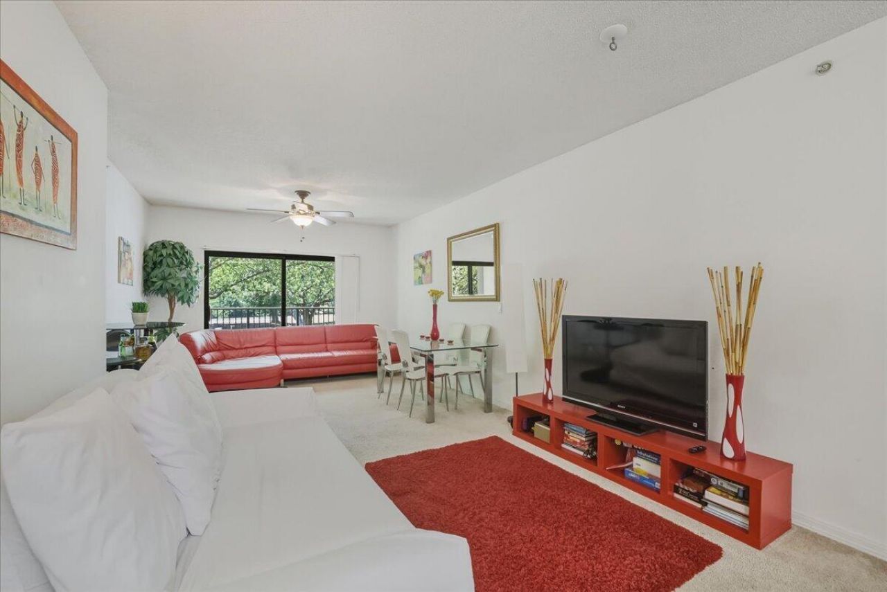 2105 Lavers Circle, Unit 212, Delray Beach, FL 33444 Photo