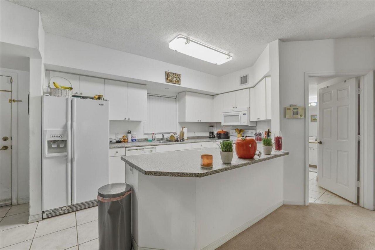 2105 Lavers Circle, Unit 212, Delray Beach, FL 33444 Photo