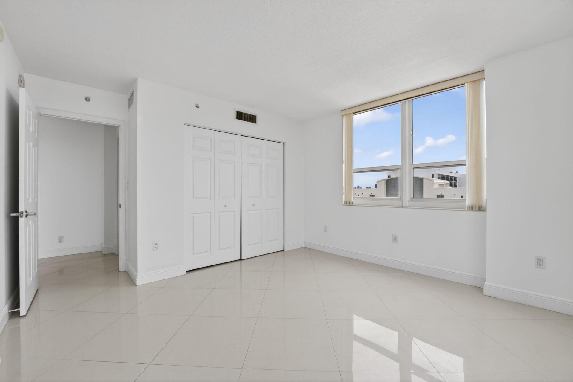 3232 Coral Way, Unit 1601, Miami, FL 33145 Photo
