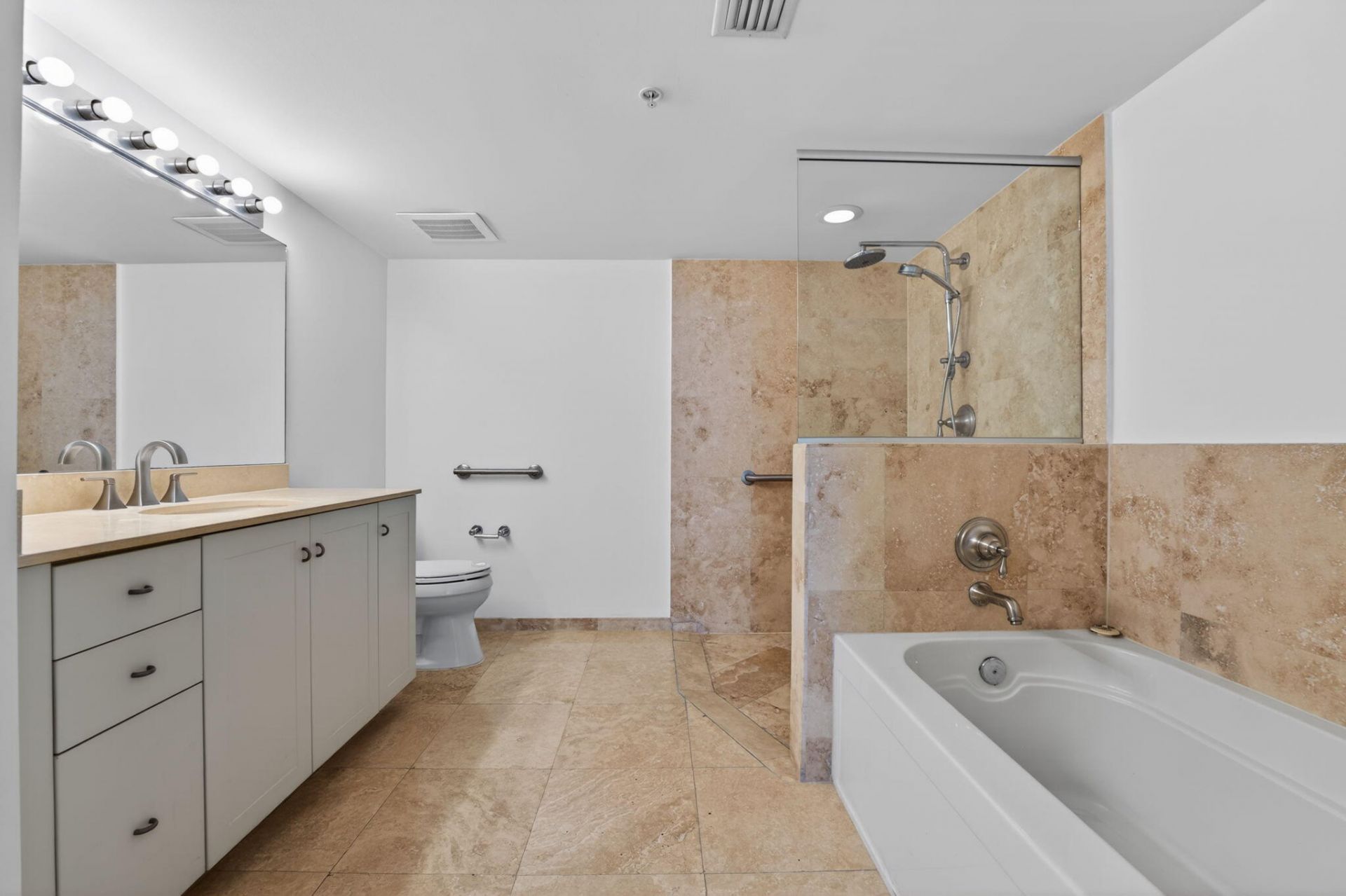 3232 Coral Way, Unit 1601, Miami, FL 33145 Photo