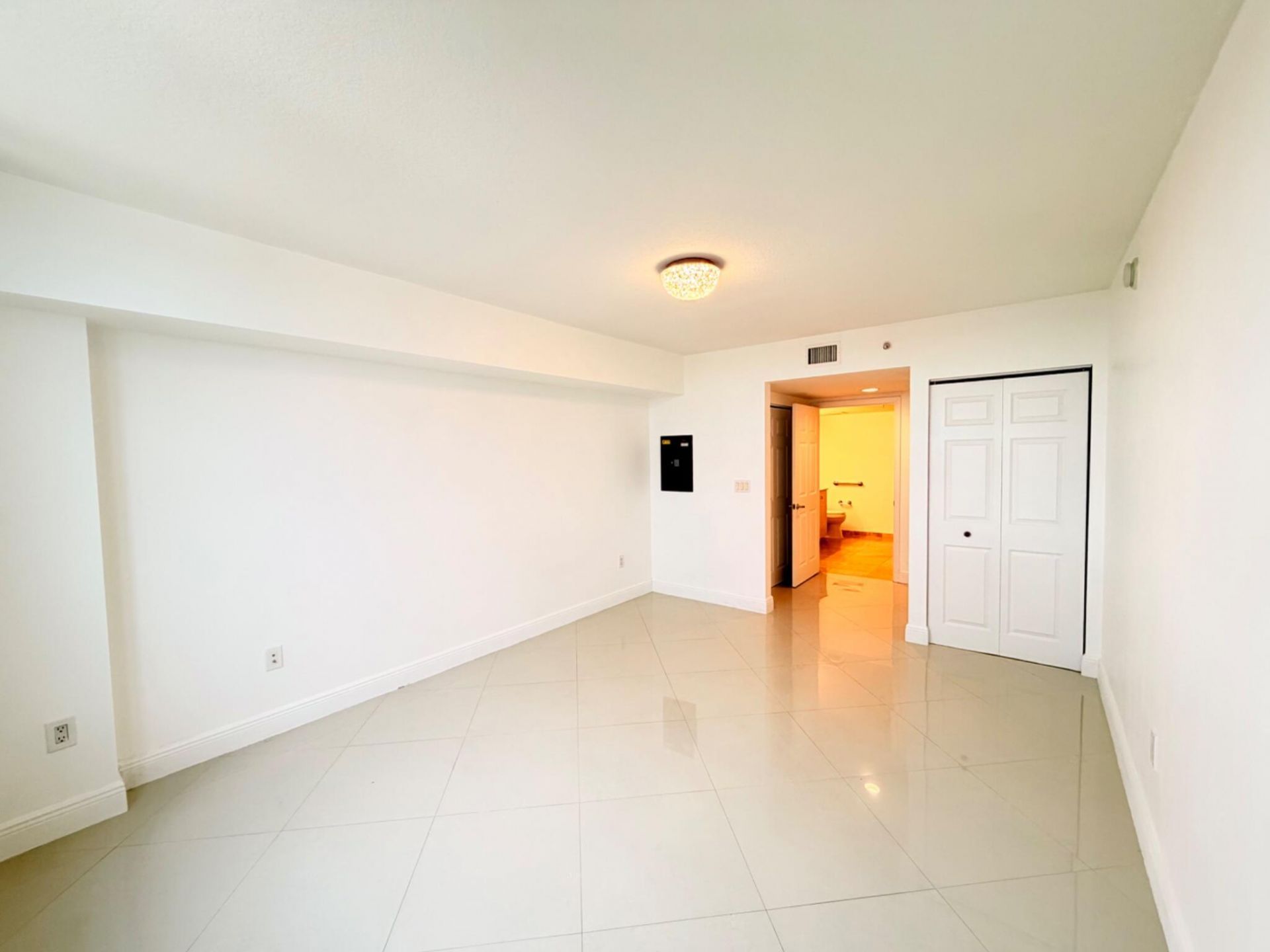 3232 Coral Way, Unit 1601, Miami, FL 33145 Photo