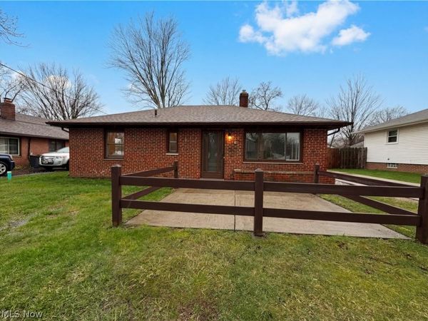 4506 Silverdale Road , North Olmsted, OH 44070