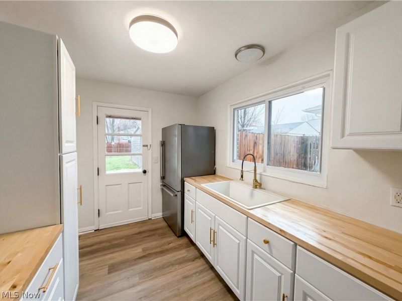 4506 Silverdale Road, North Olmsted, OH 44070 Photo 10