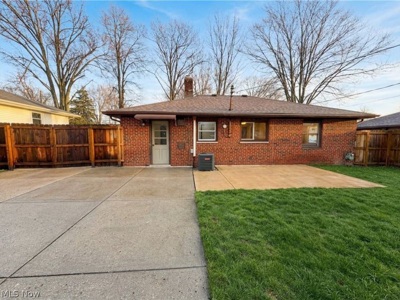 4506 Silverdale Road, North Olmsted, OH 44070 Photo 5