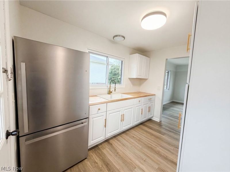 4506 Silverdale Road, North Olmsted, OH 44070 Photo 9