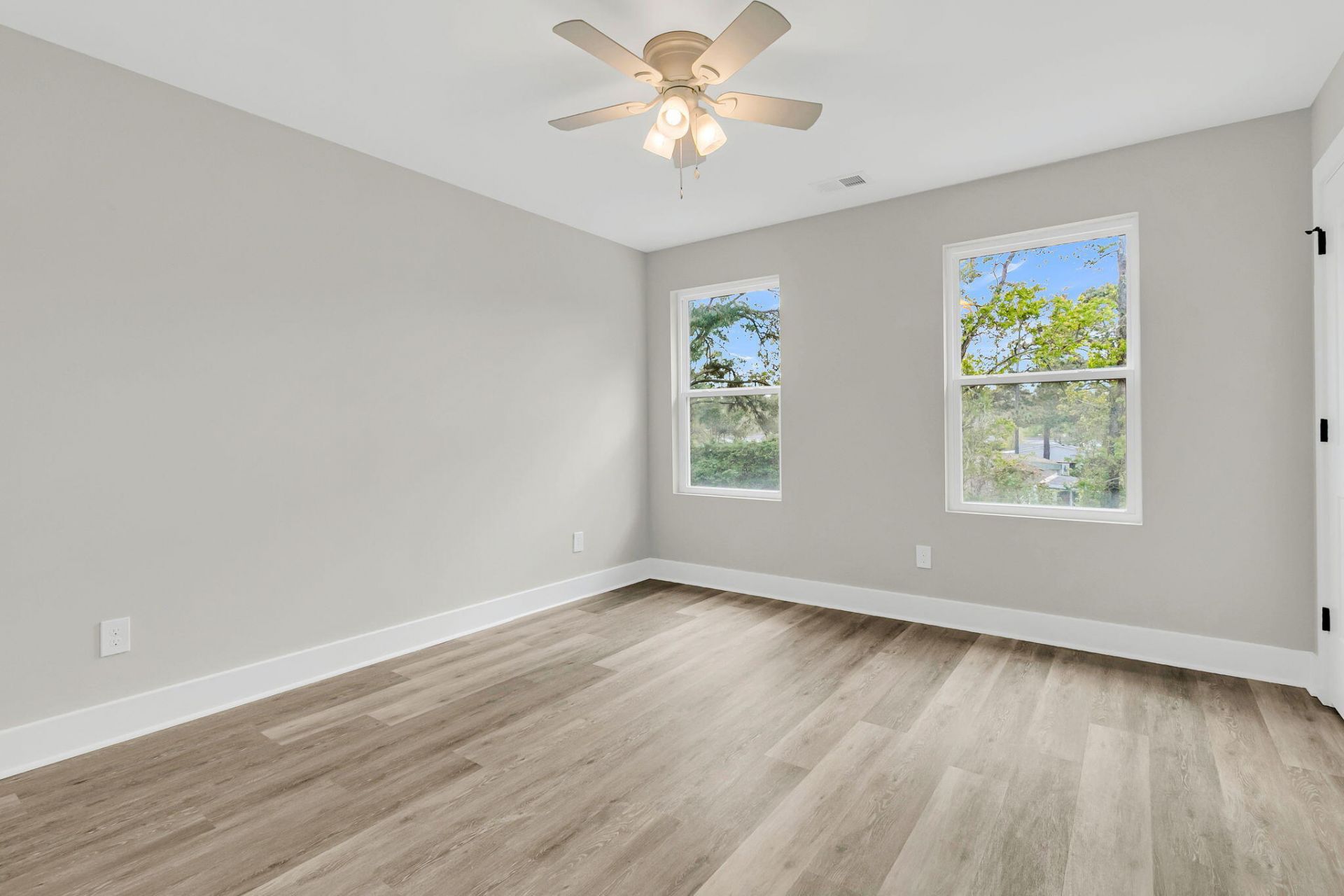 5889 N Rhett Avenue Photo 24