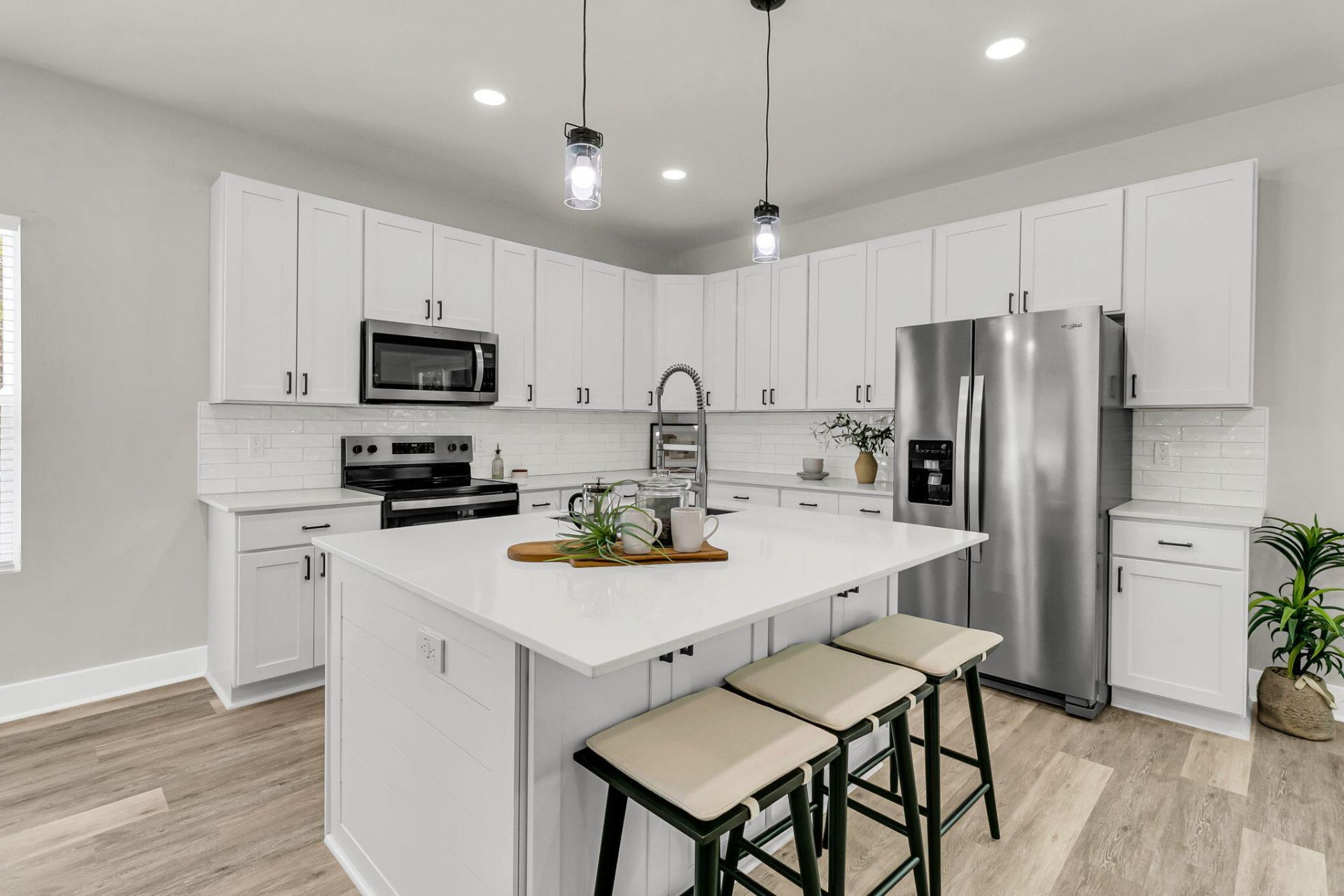 5889 N Rhett Avenue Photo 7