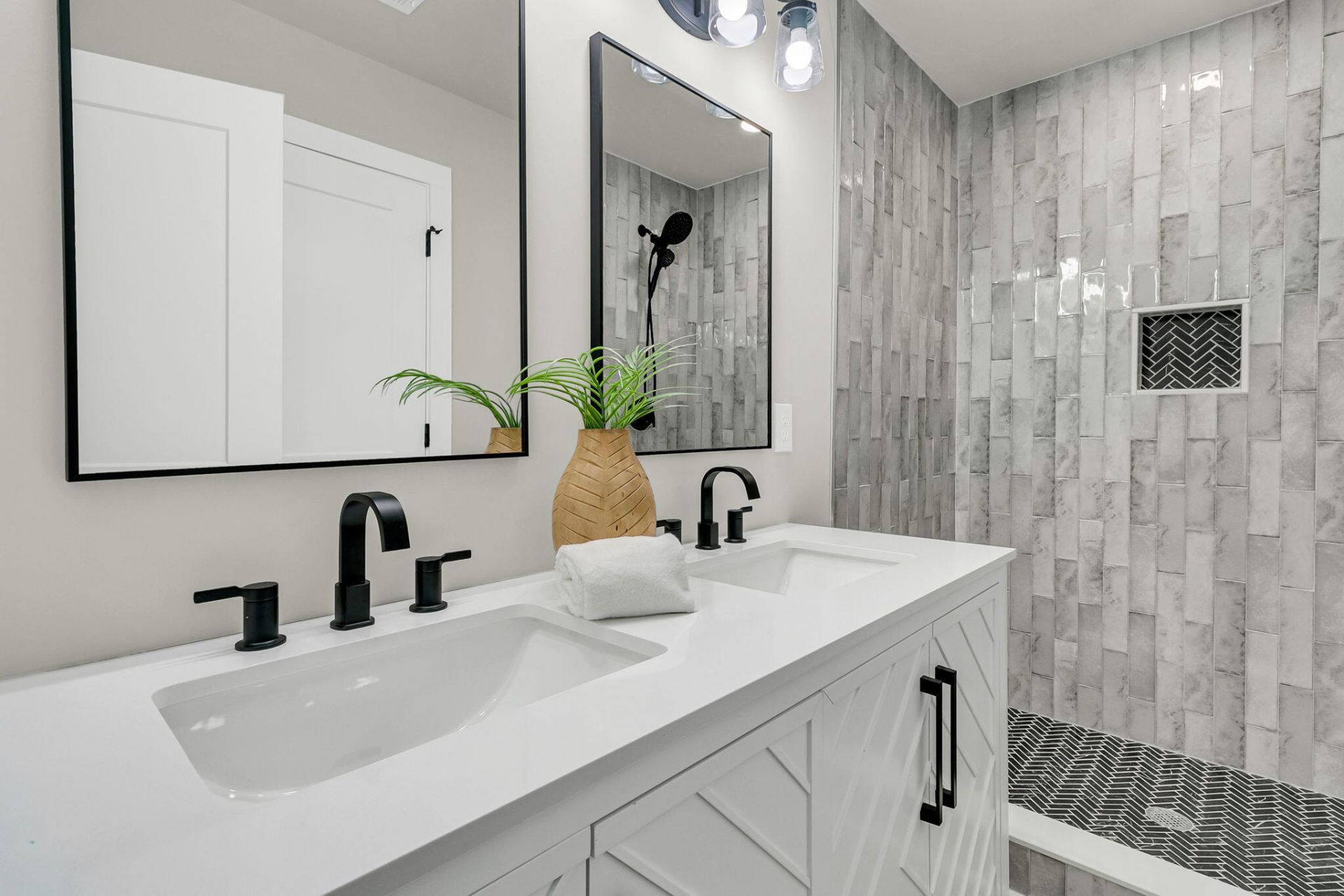 5889 N Rhett Avenue Photo 8