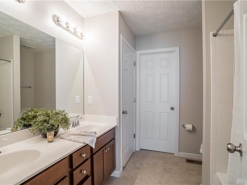 4182 Spicebush Drive, Tipp City, OH 45371 Photo 14