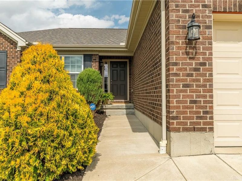 4182 Spicebush Drive, Tipp City, OH 45371 Photo 4