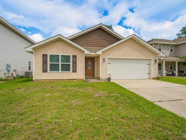 5768 Blackhorse Cir, Pensacola, FL 32526