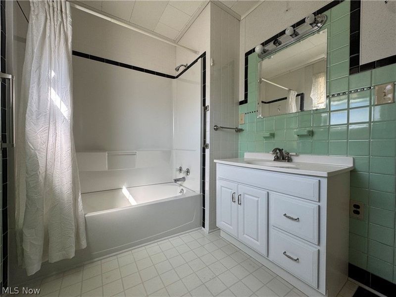 211 E Main Street , Saint Clairsville, OH 43950 Photo 17