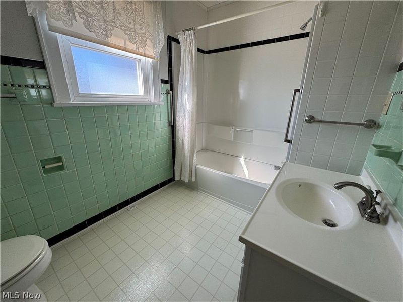 211 E Main Street , Saint Clairsville, OH 43950 Photo 18