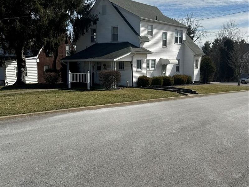 211 E Main Street , Saint Clairsville, OH 43950 Photo 6