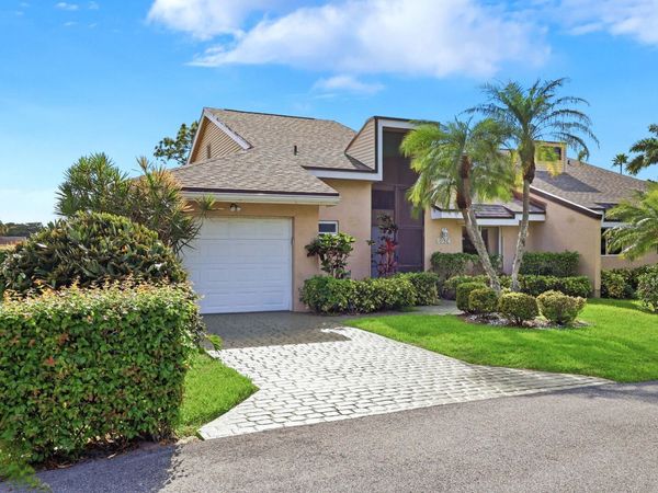 6974 Fountains Circle, Lake Worth, FL 33467