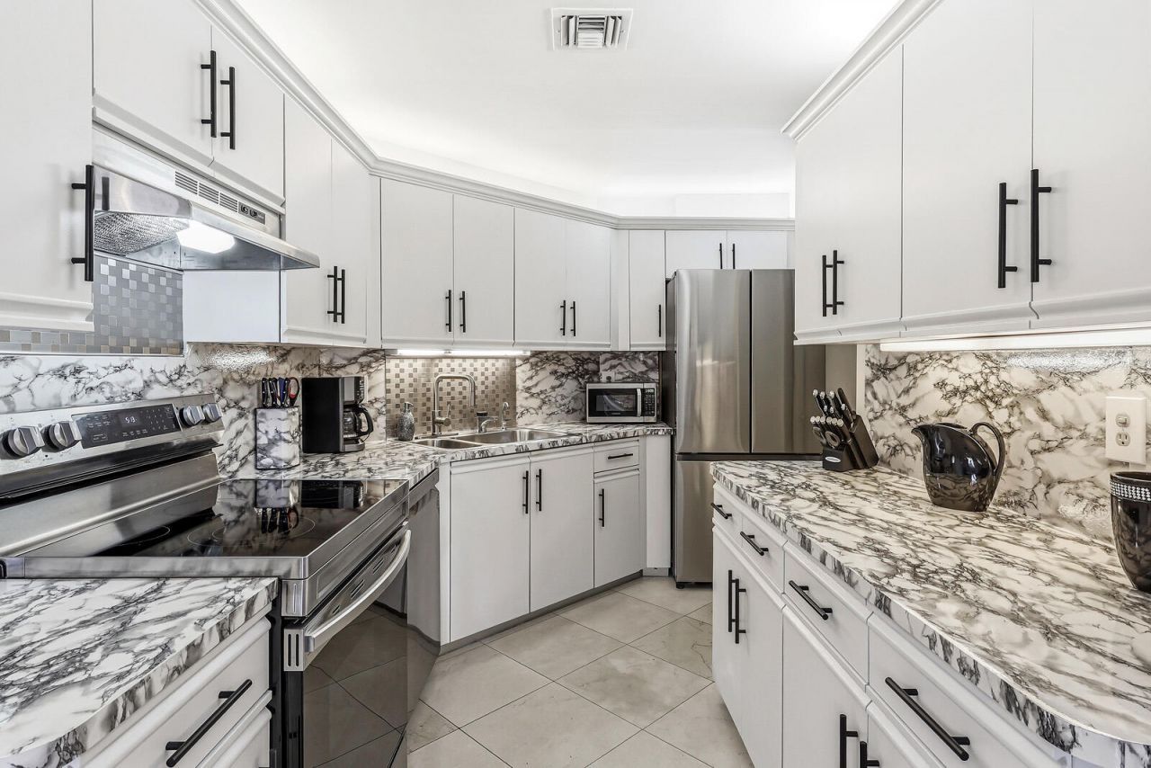 6974 Fountains Circle, Lake Worth, FL 33467 Photo