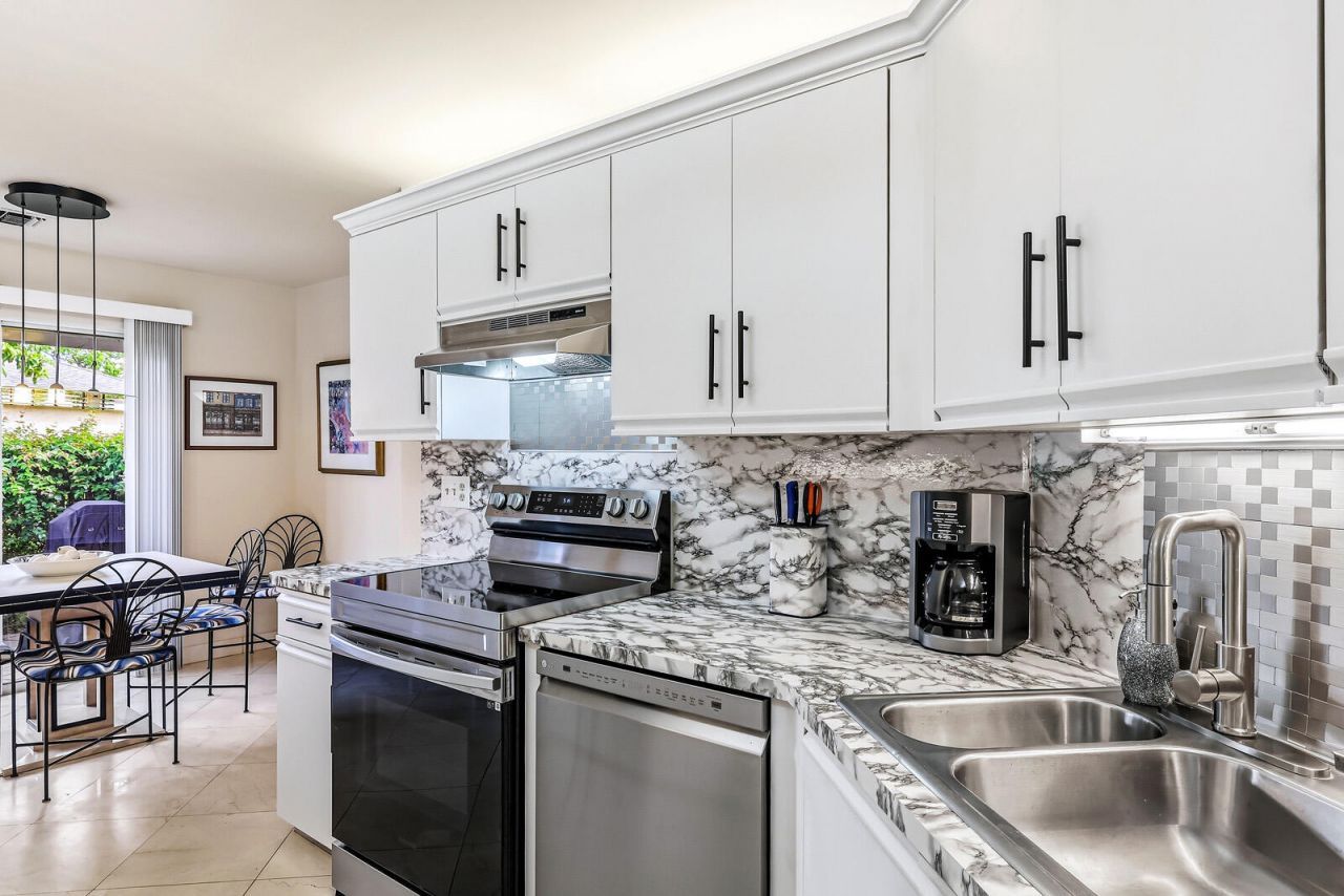 6974 Fountains Circle, Lake Worth, FL 33467 Photo